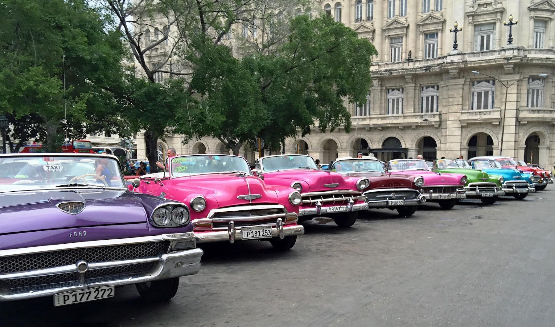 Best Cuba Tours - Cars in Havana